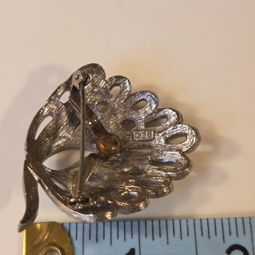 Vintage JONETTE JEWELRY JJ Signed Brushed Silver Tone Leaf Cluster Brooch AS IS